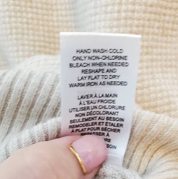 T Tahari Crewneck Sweater in Creme Size Small - Picture 6 of 8